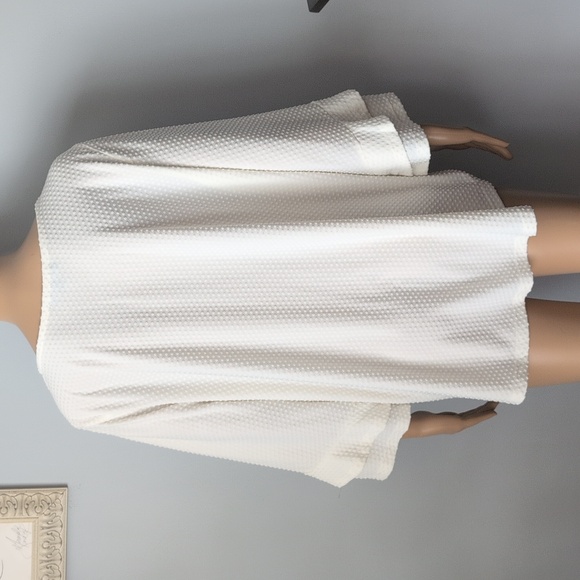 Classic Editions Off White Textured Swiss Dot Tiered Flutter Sleeve Top XL - Picture 8 of 13